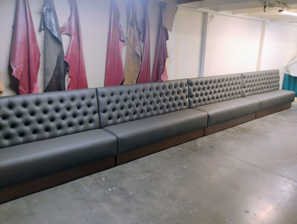 Arizona Barbershop Long Tufted Wood Base