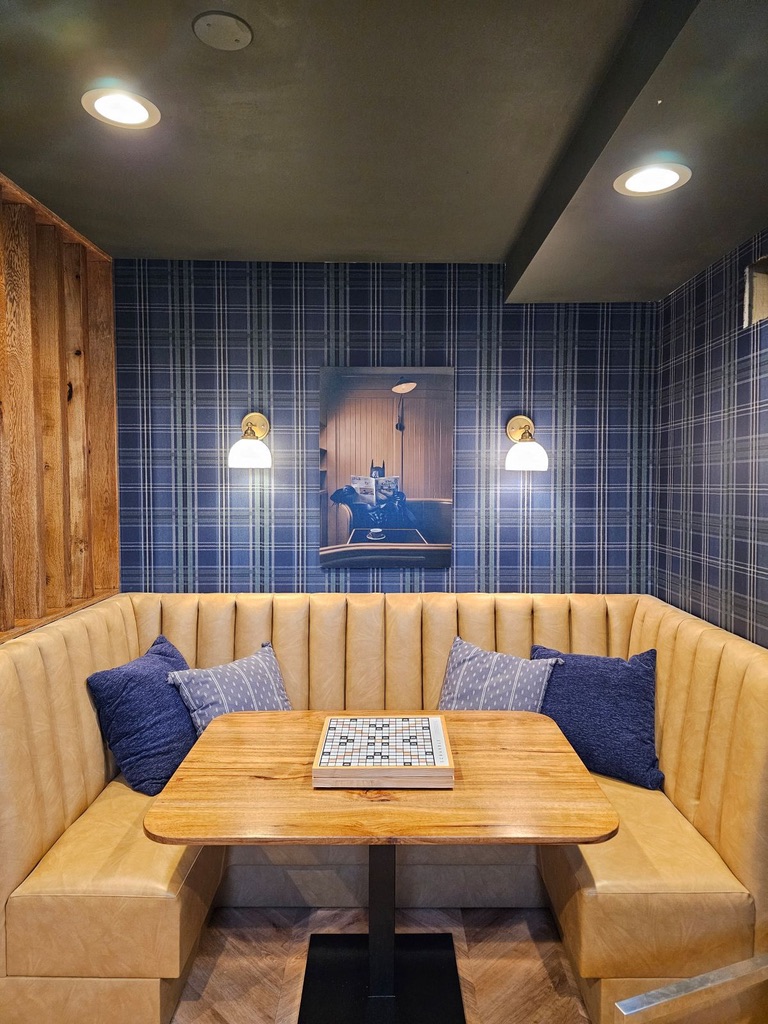 Gold channel dining booth in Chicago