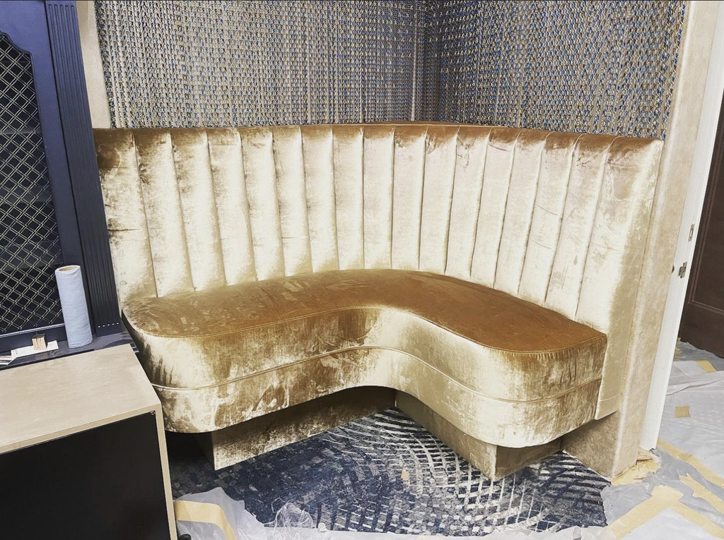 Gold Channel Curved Corner Onsite