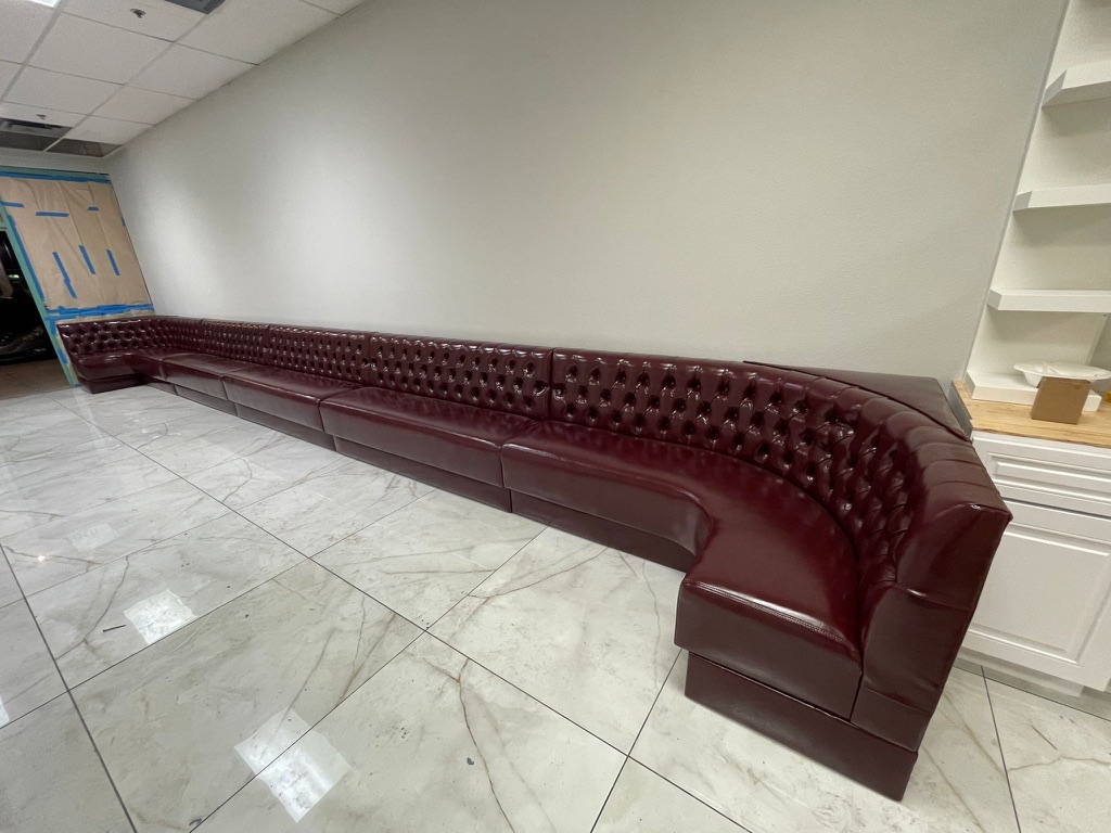 Jonny Barbershop: custom seating
