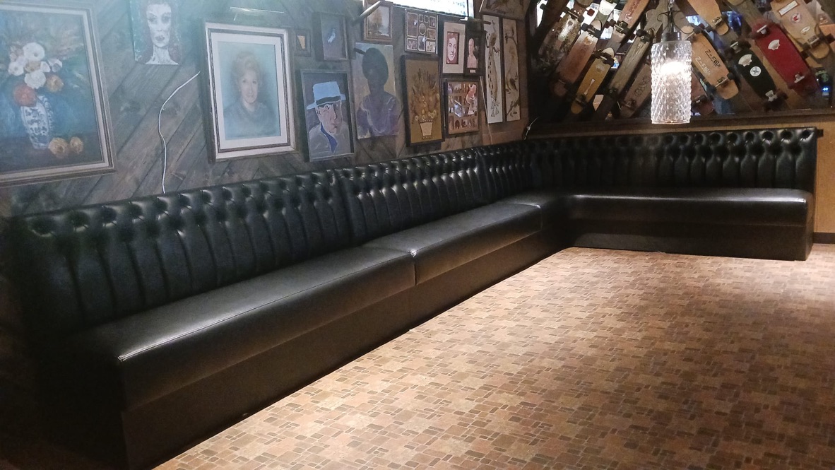 Night Owl Pizza: custom seating