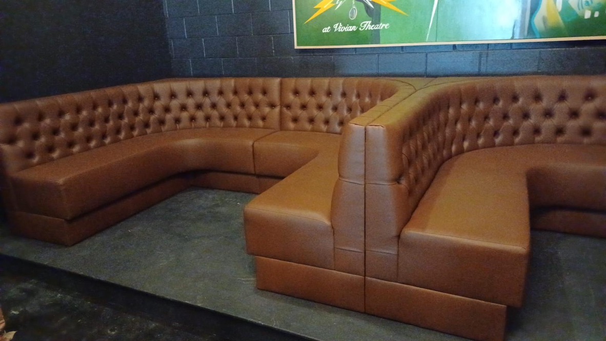 Ohio Caramel Tufted Rounded Booths