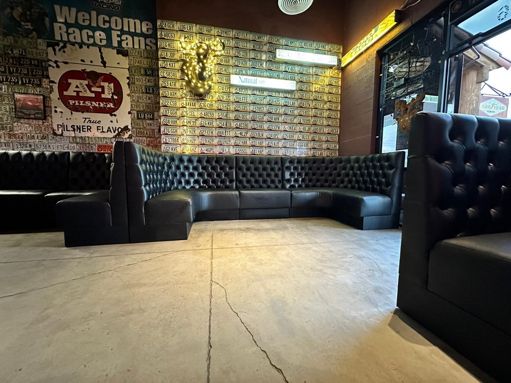 Race Way Restaurant Bar: custom seating