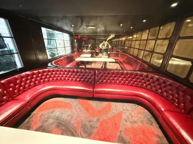 Red tufted perimeter seating with seat cushions installed