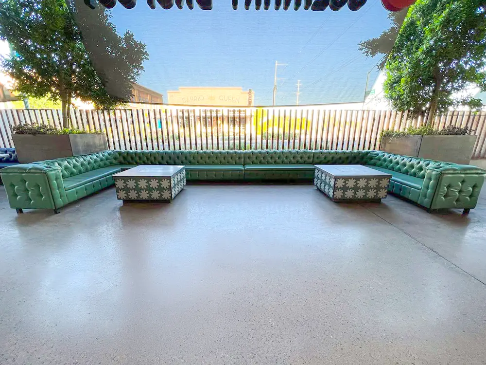 straight l-shaped tufted booth for restaurant patio